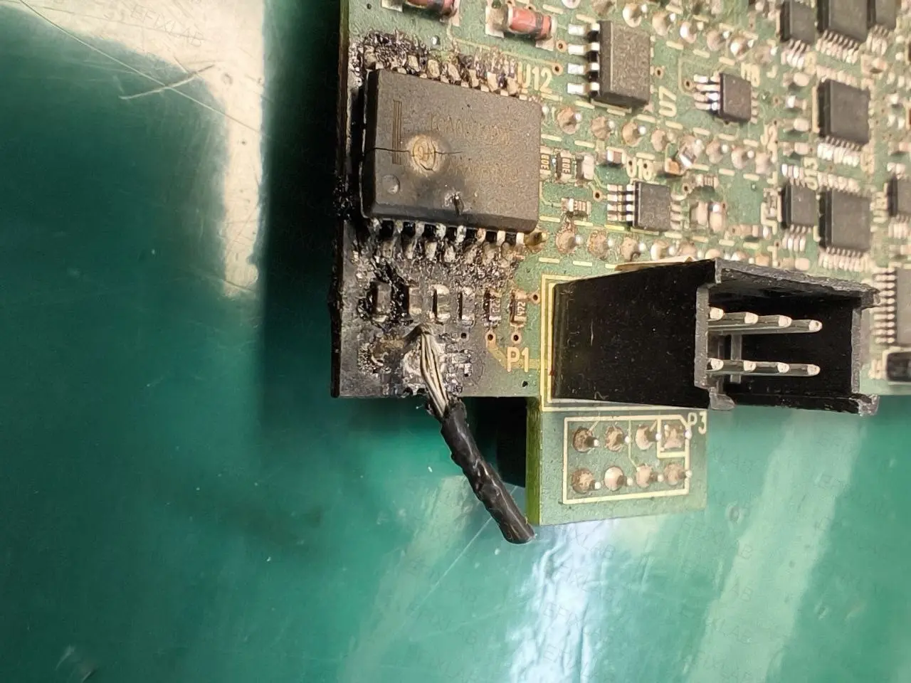 Spalona płytka drukowana